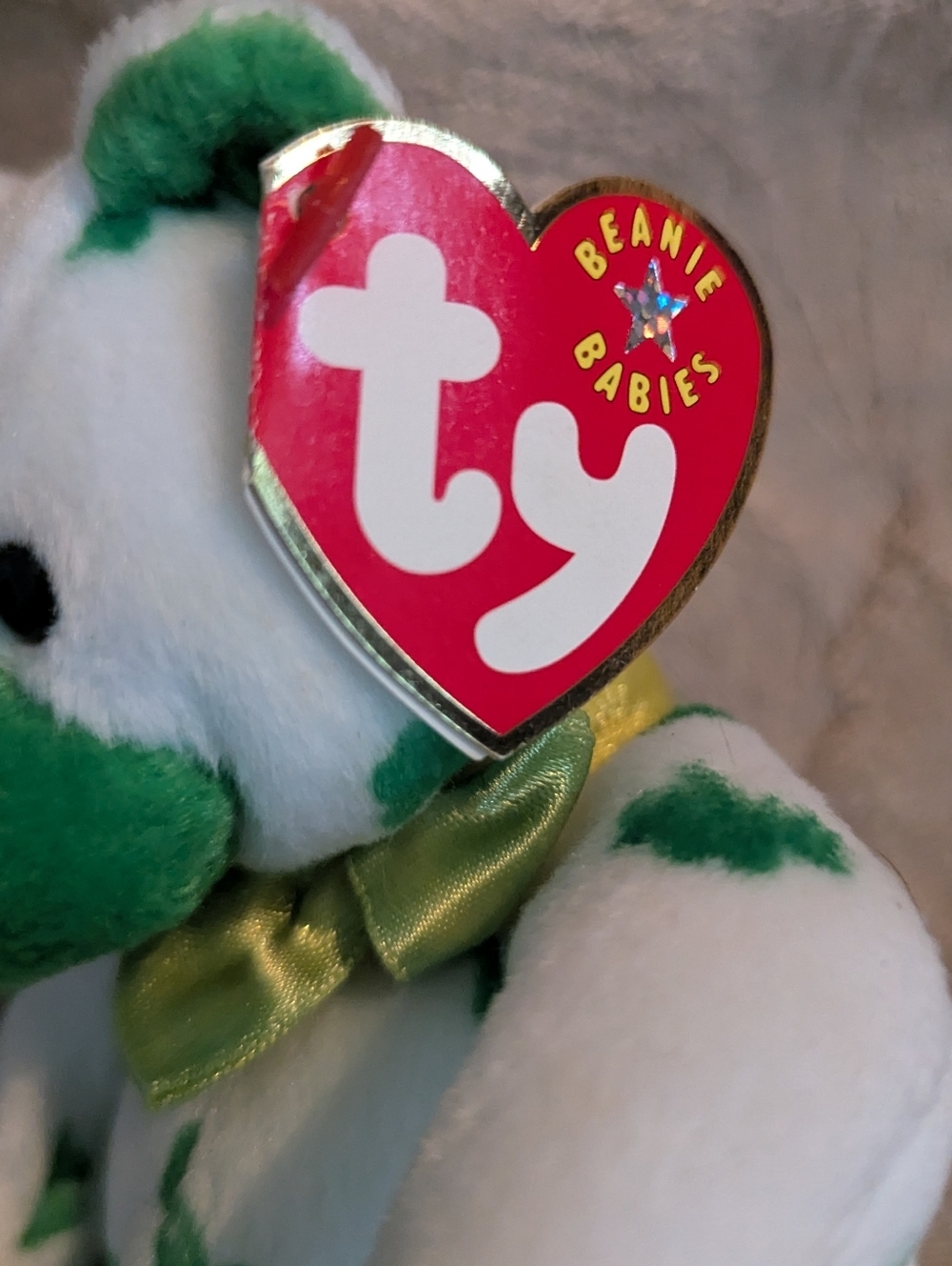 Ty Beanie Baby āCloverā Bear š Retired White Bear w/ Green Clovers Plush - Picture 8 of 9